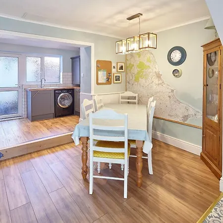 Feriehus Host & - Friths *